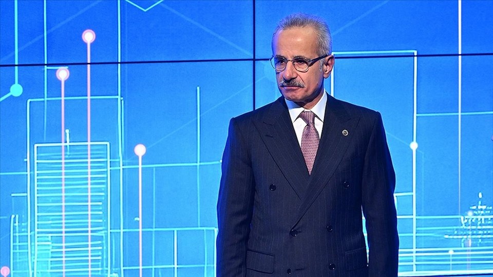 Bakan Uraloğlu, 5G ihalesinin 16 Ekim’de gerçekleştirileceğini bildirdi