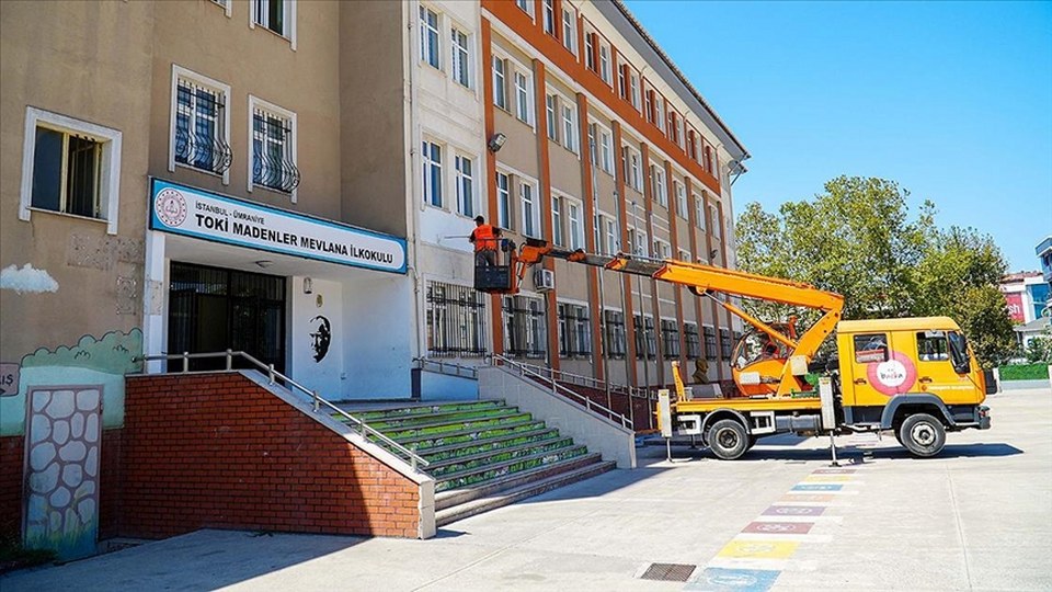 Ümraniye’de okullara yeni eğitim dönemi öncesi bakım ve onarım desteği