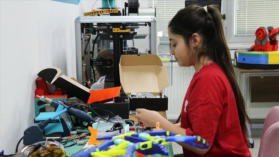 Küçük mucitler yaz tatilini ekrandan uzakta teknolojiyle geçiriyor