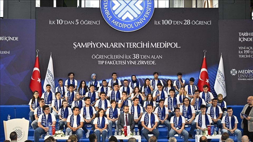 YKS’de dereceye giren 28 öğrenci İstanbul Medipol Üniversitesine yerleşti
