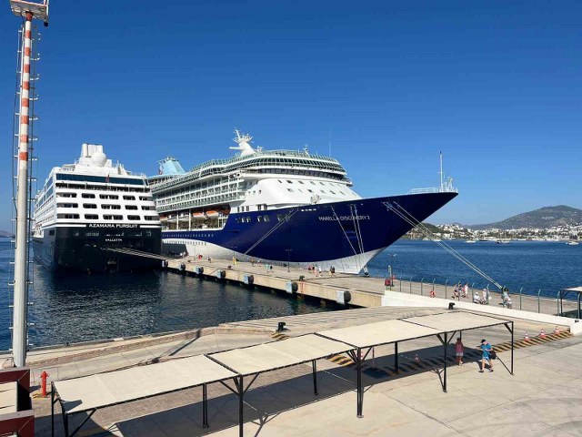 Bodrum’a 2 gemi ile 2 bin 609 turist geldi