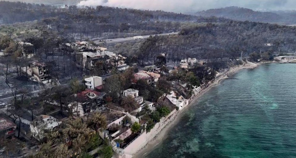 Çanakkale’de yanan villalar sabahın ilk ışıklarıyla görüntülendi