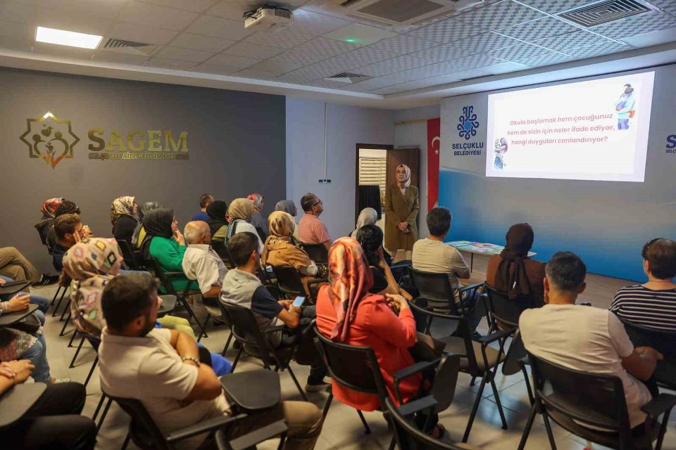SAGEM’den ebeveynlere okula uyumda ailenin rolü konulu seminer