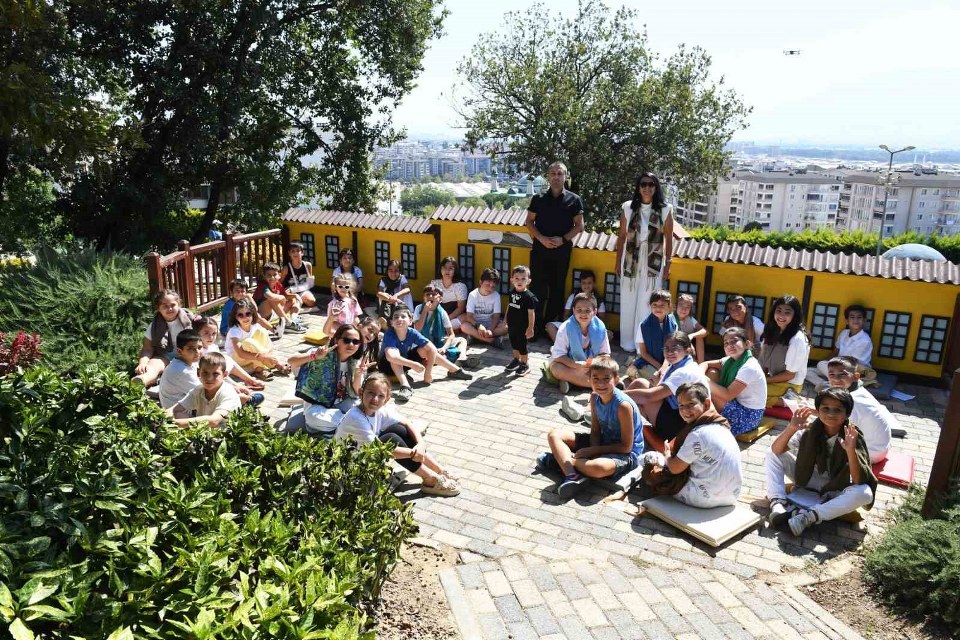 Atölyelerinde eğitim alan öğrenciler yeteneklerini sergiledi