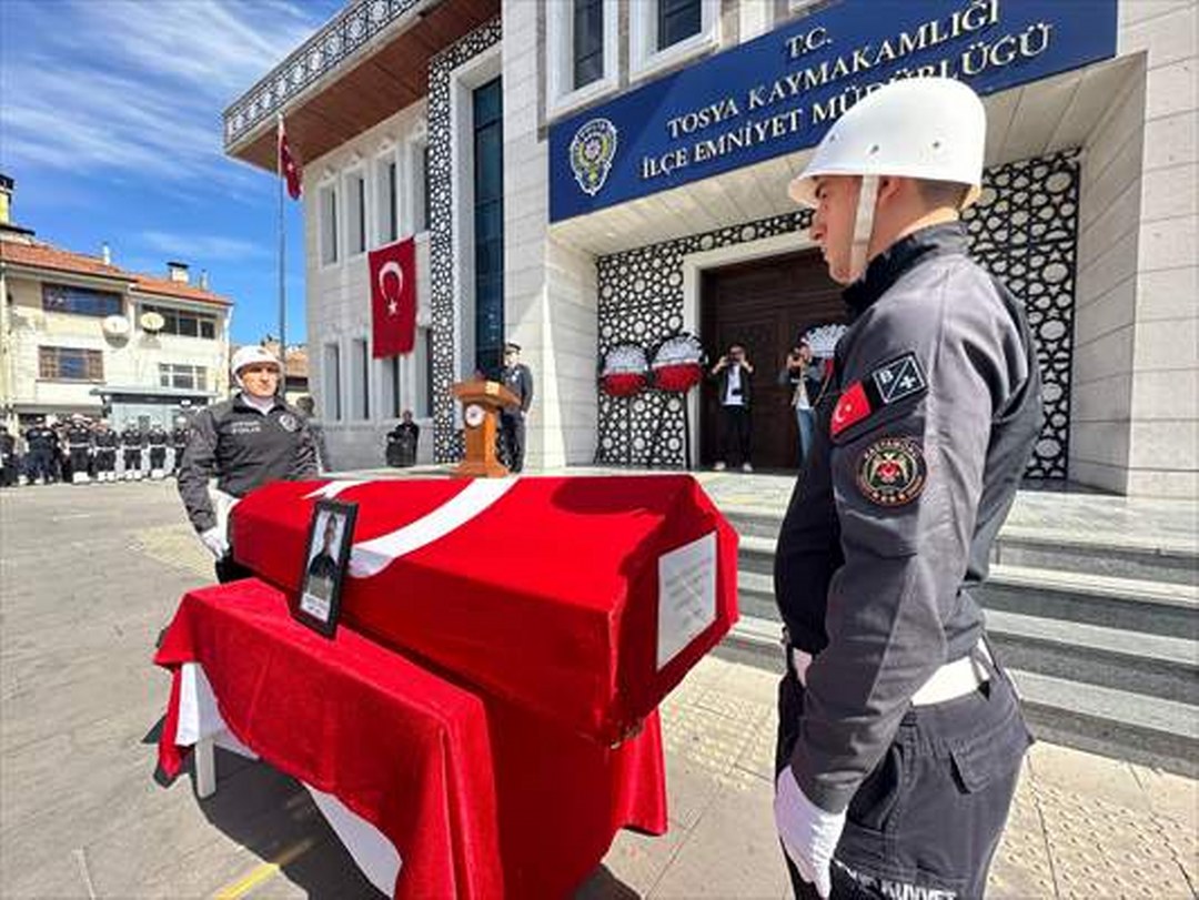 Kastamonu’da trafik kazasında ölen polis okulu öğrencisi son yolculuğuna uğurlandı