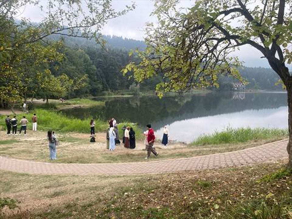 Gölcük Tabiat Parkı sonbaharda da misafirlerini ağırlıyor