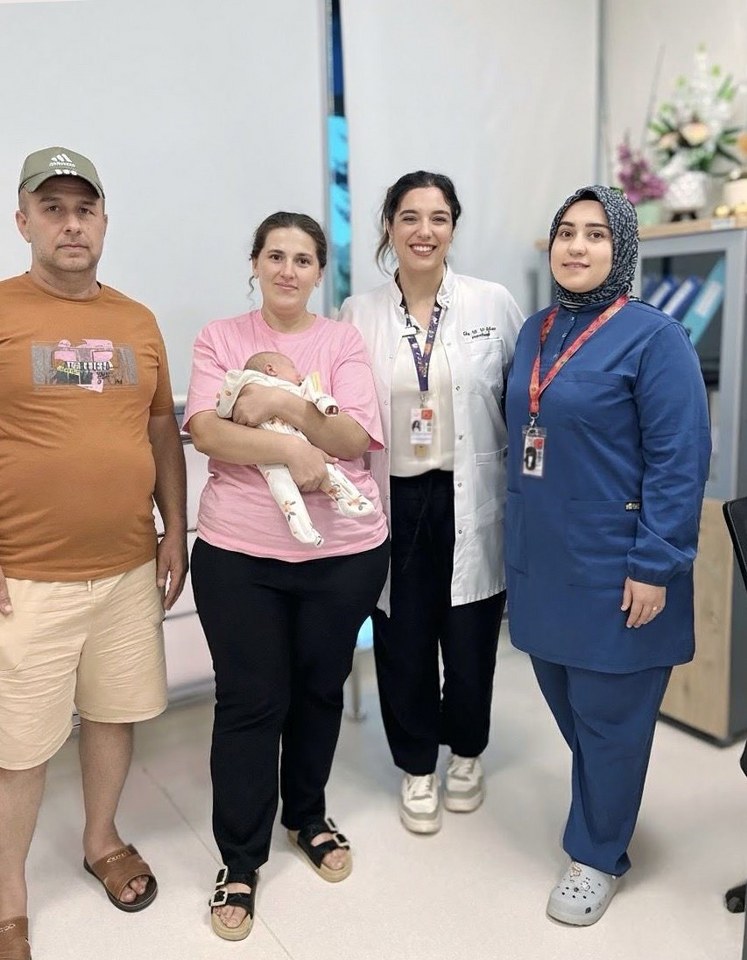 Riskli gebeliği bulunan anne sağlıklı şekilde bebeğini dünyaya getirdi