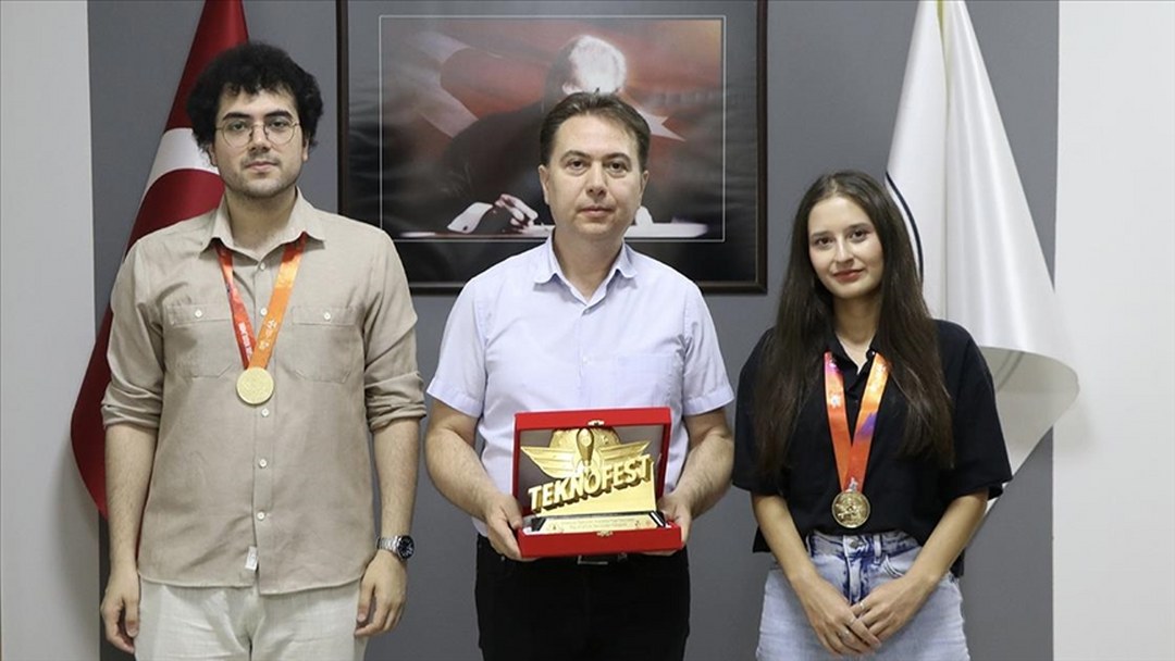 Genç mühendislerin Türkçe dil destekli yazılımı TEKNOFEST ödülü getirdi