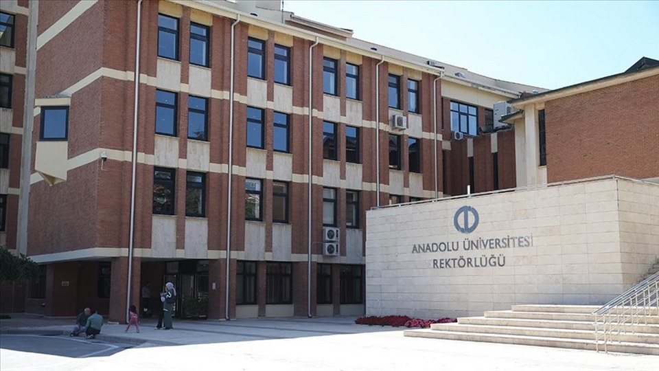 Anadolu Üniversitesi kariyerine yön vermek isteyenlere ikinci üniversite fırsatı sunuyor