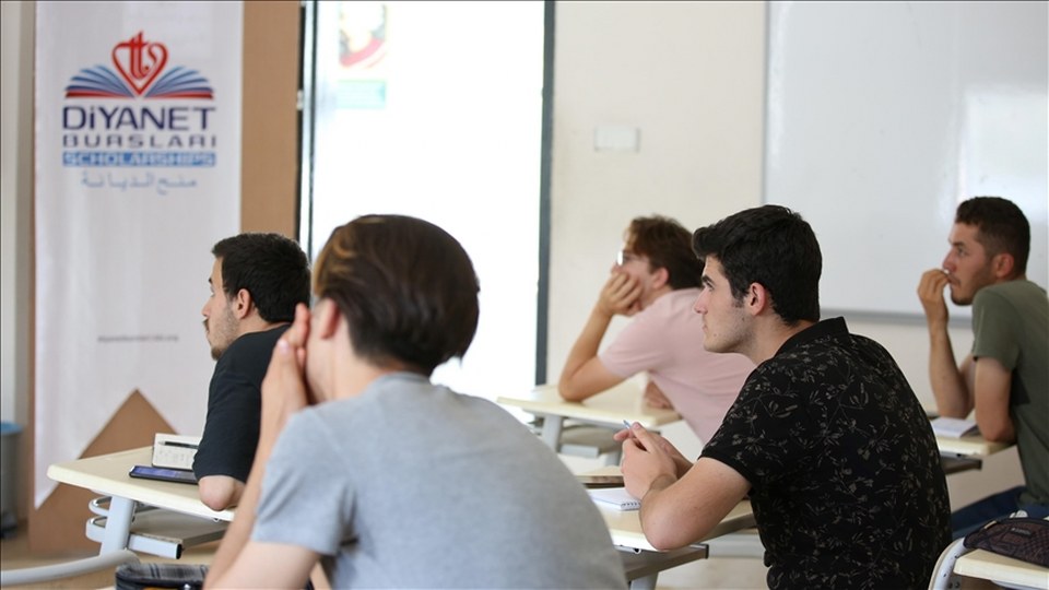 Türkiye Diyanet Vakfı, bu yıl 8 bin öğrenciye eğitim desteği sağlayacak