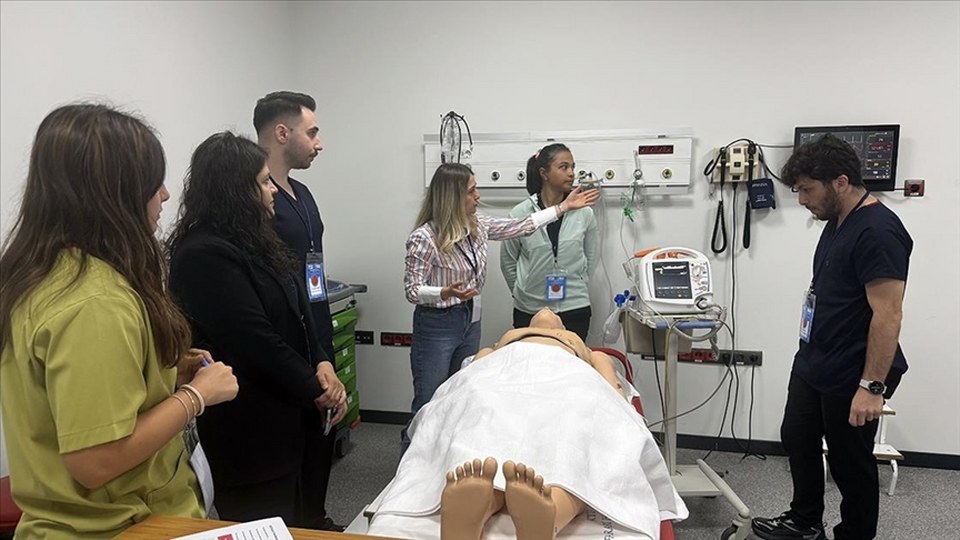 Tıp öğrencileri vakaya müdahale becerilerini “simülasyonla” geliştiriyor