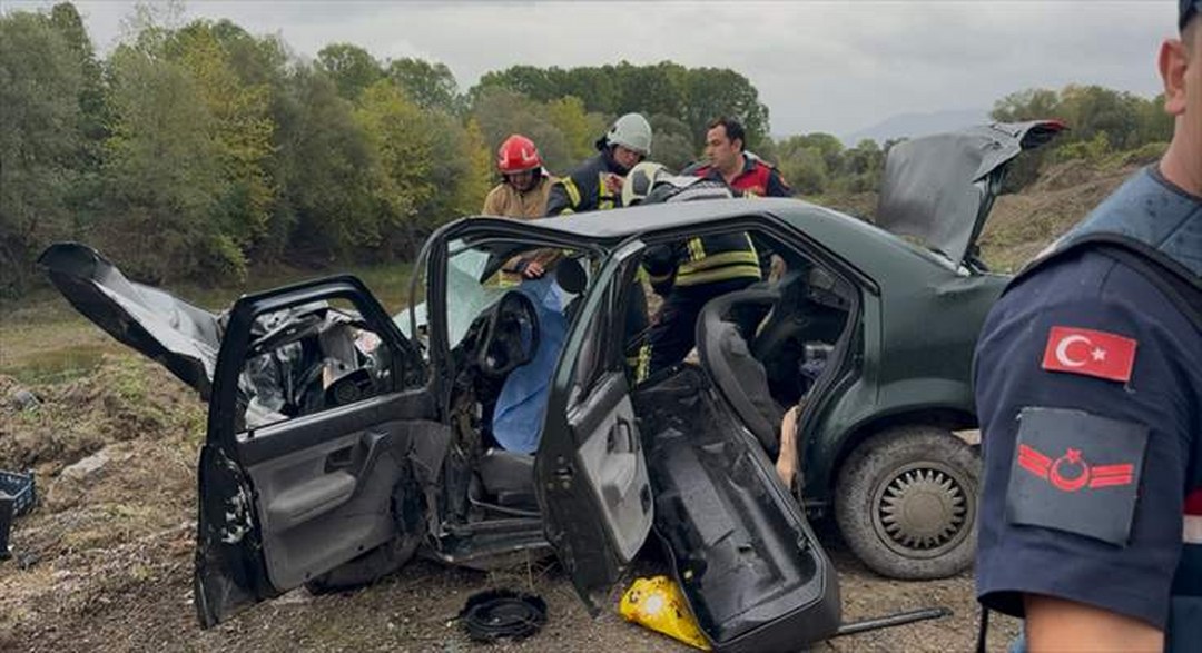 Bartın’da otomobille tırın çarpıştığı kazada karı koca öldü, 1 kişi yaralandı