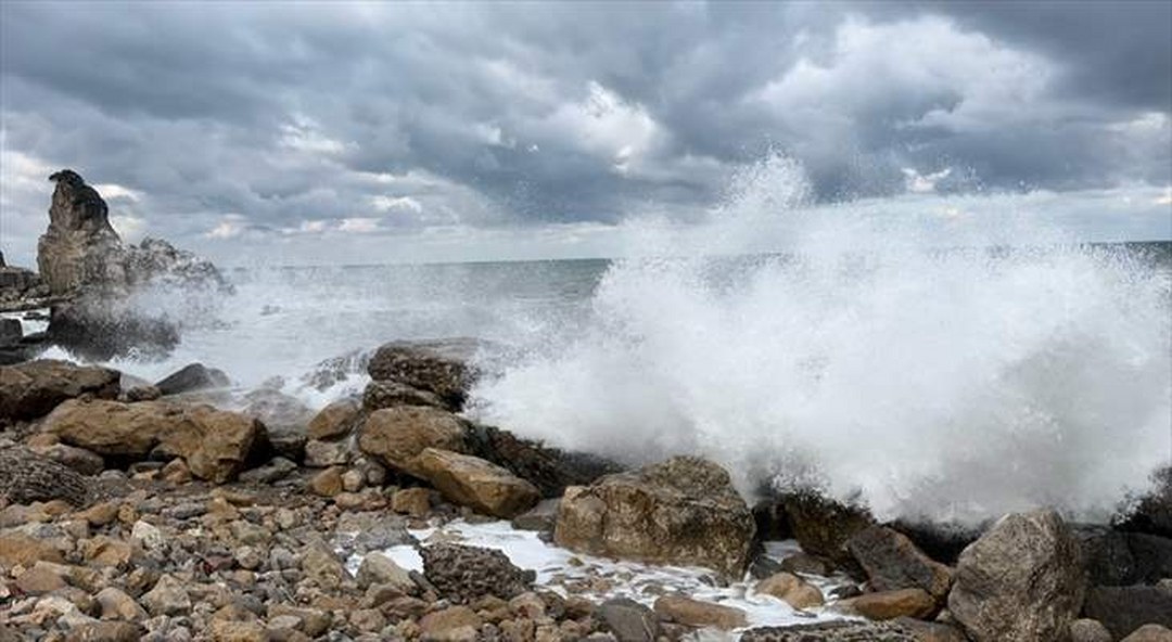 Bartın’da şiddetli rüzgar etkili oldu