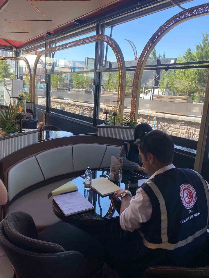 Ticaret Bakanlığı Aksaray’daki fahiş fiyatlı su satışına karşı harekete geçti: Ülke genelinde kafe denetimi yapıldı