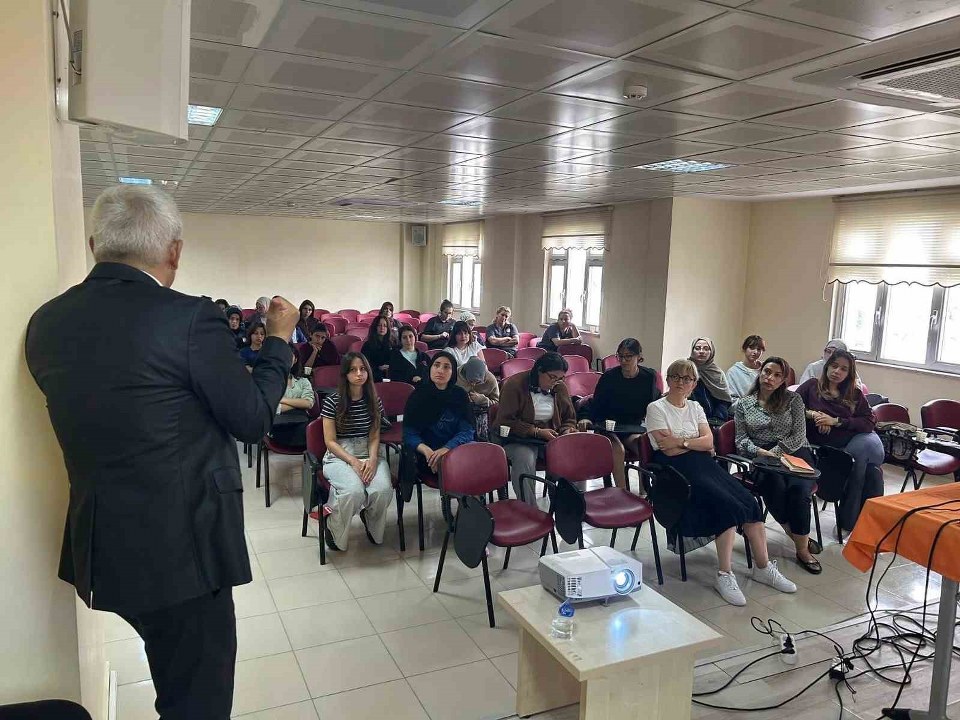Başhekim Opr. Dr. Mehmet Deniz’den “Kadın Sağlığı ve Hijyen” semineri