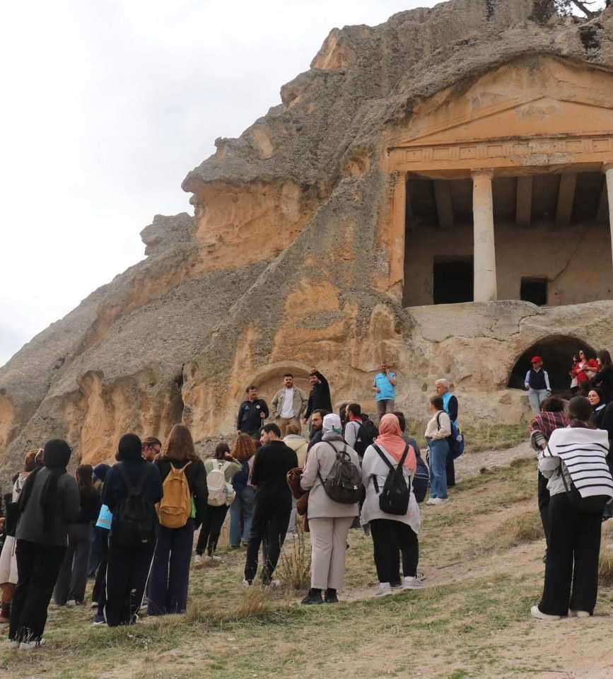 Üniversite öğrencileri ile doğa yürüşüyü düzenlendi
