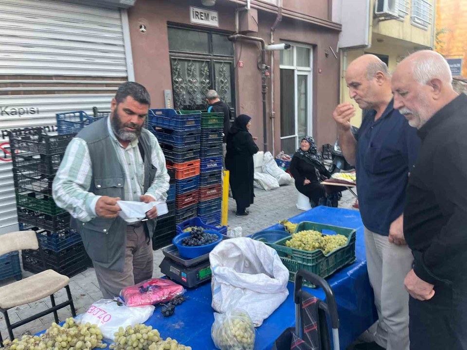 Alaşehir’in üzümleri Tavşanlı semt pazarında