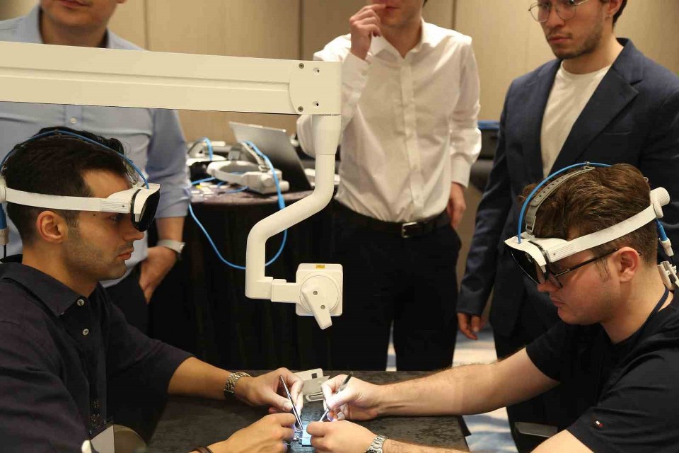 Plastik cerrahlar, İzmir’de mikrocerrahi eğitiminde buluştu