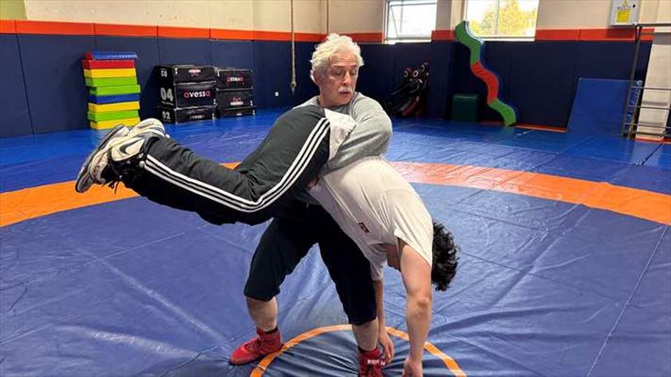 Dünya 3.’sü 55 yaşındaki veteran güreşçi, gözünü altın madalyaya dikti