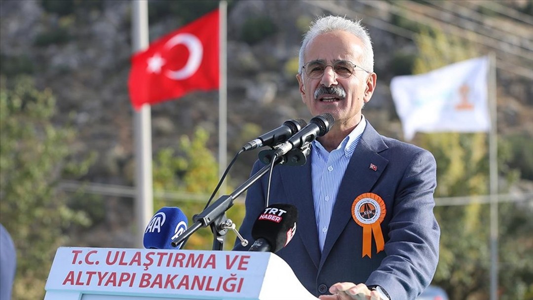 Bakan Uraloğlu: Son 23 yılda, kara yolu altyapımıza yaptığımız yatırımlarla Türkiye’yi adeta yeniden inşa ettik