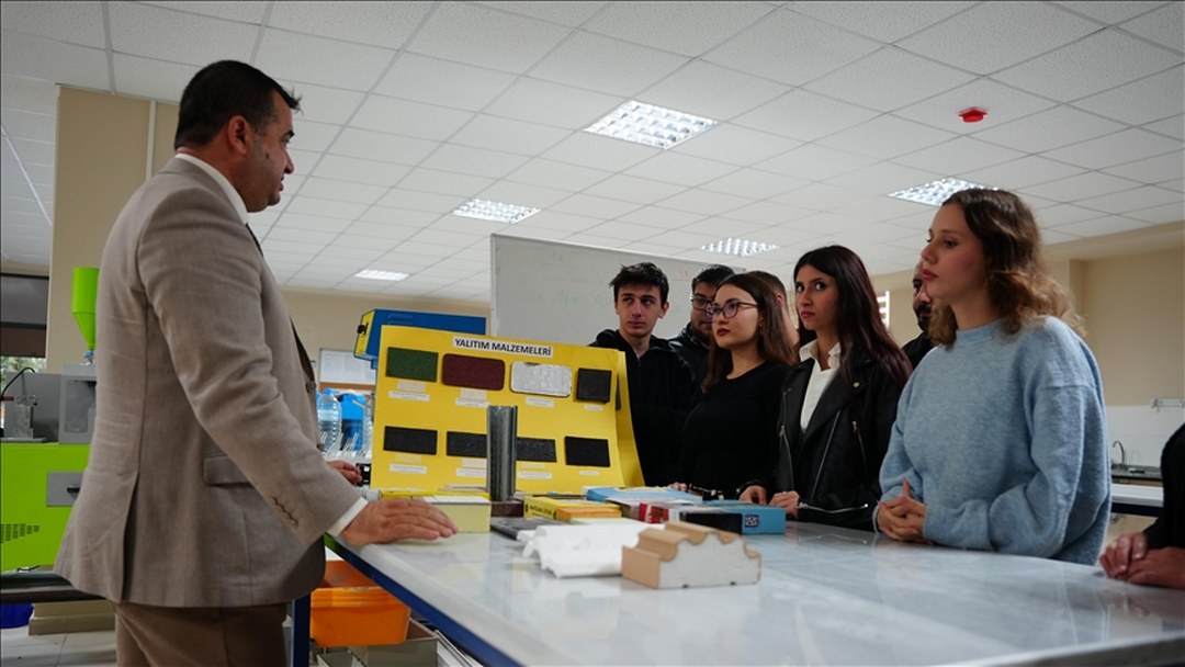 Üniversite-sanayi işbirliğiyle açılan bölümde iş garantili eğitim veriliyor