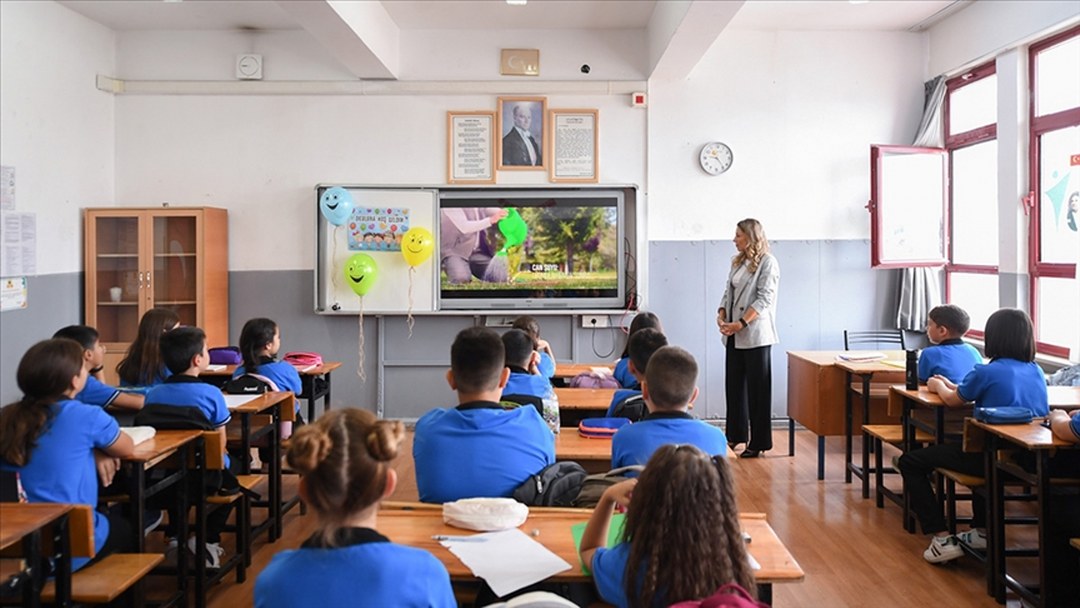 MEB’in okul kıyafeti kararından öğretmen ve veliler memnun