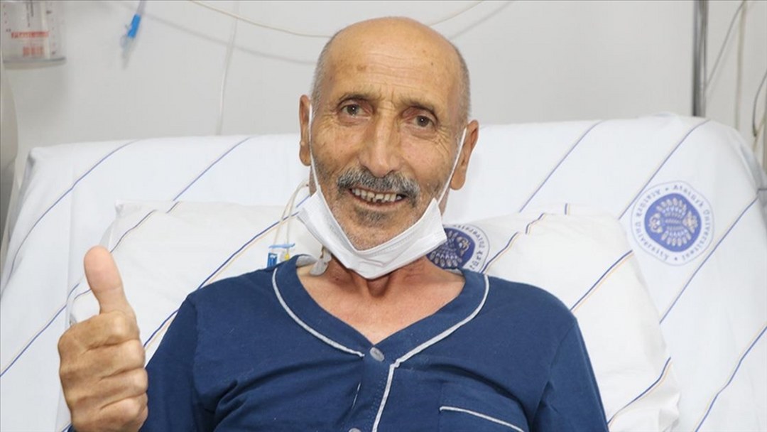 Lösemiyi yenen 8 çocuk babası, organ bağışıyla karaciğer yetmezliğini de aştı