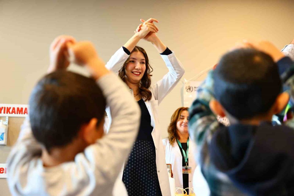 Fethi Sekin Şehir Hastanesi’nde ’Dünya El Yıkama Günü’ etkinliği düzenlendi