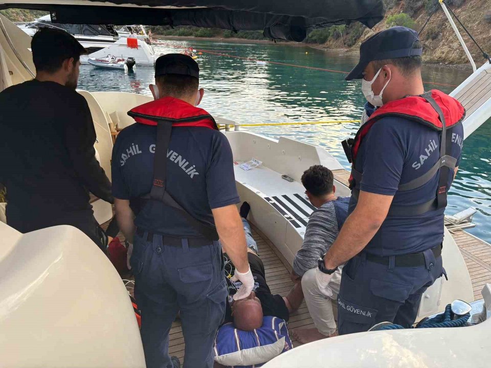 Göcek’te özel teknede rahatsızlanan vatandaş için tıbbi tahliye