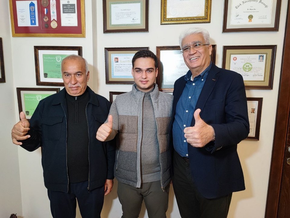 Doktorların 17 yıl önce “ameliyat olmazsa ölür” dediği çocuk doğru teşhisle hayata tutundu