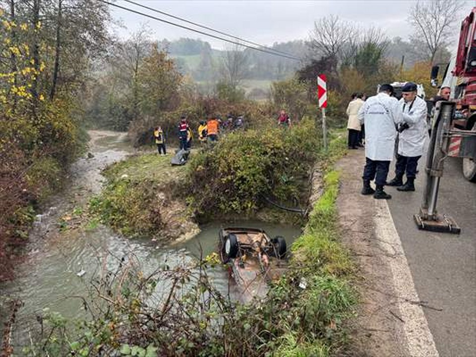 Bartın’da dere yatağına devrilen otomobildeki karı koca öldü