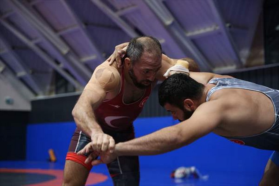 İşitme engelli milli güreşçi, ikinci olimpiyat şampiyonluğu için mindere çıkacak