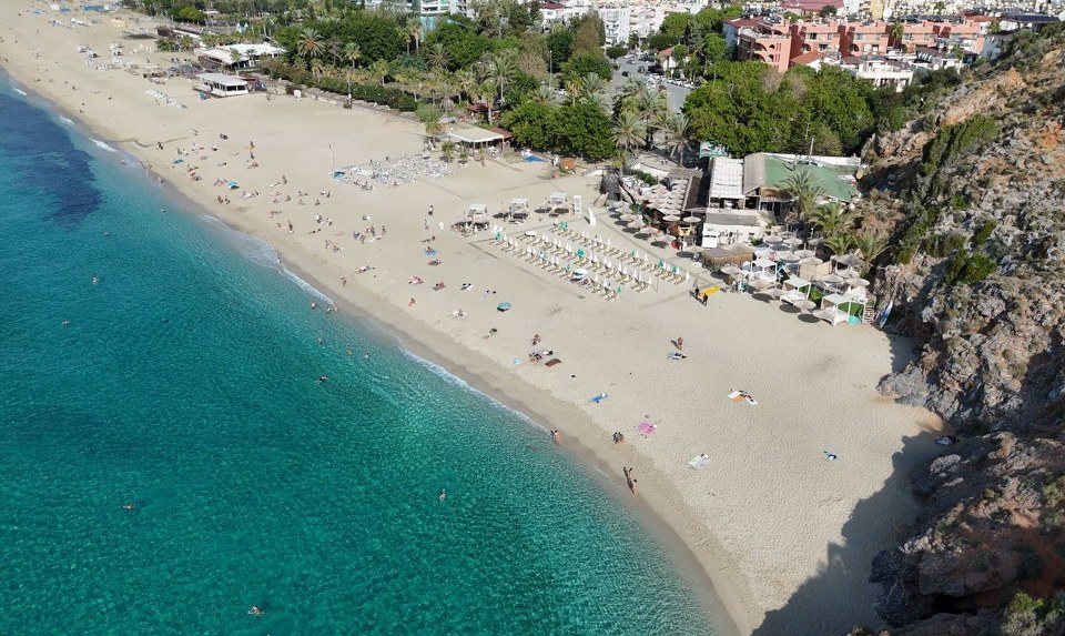 Rize’nin yaylalarında kar Alanya’da güneş