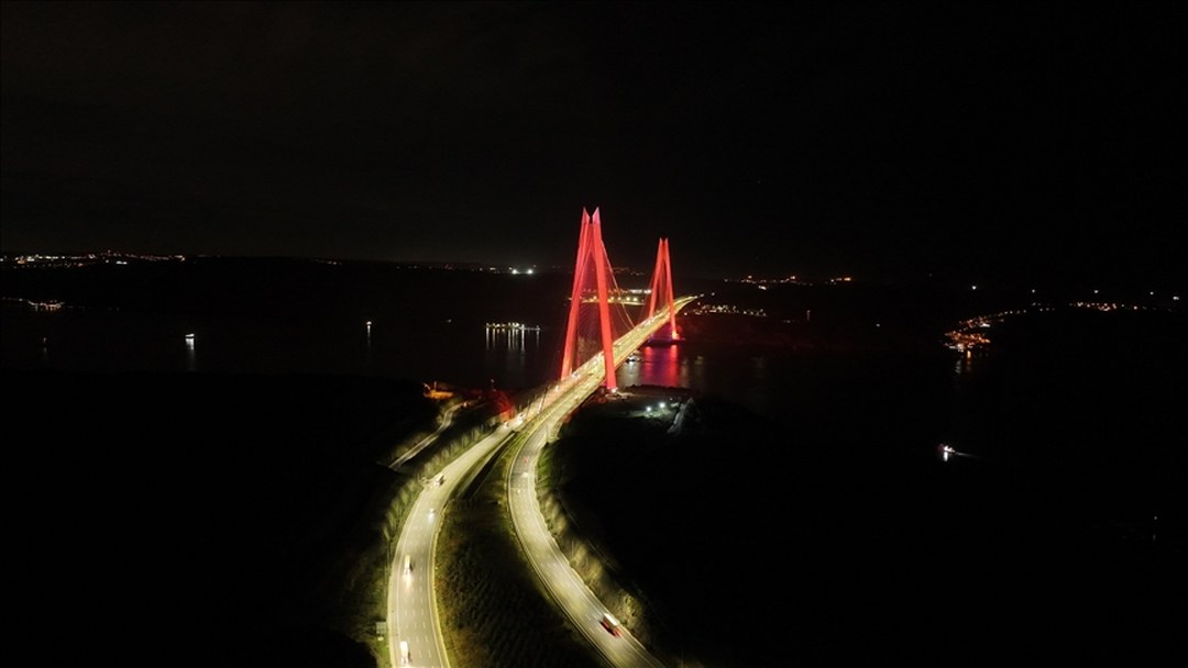Yavuz Sultan Selim Köprüsü radyasyon onkologları için turuncu renkle aydınlatıldı
