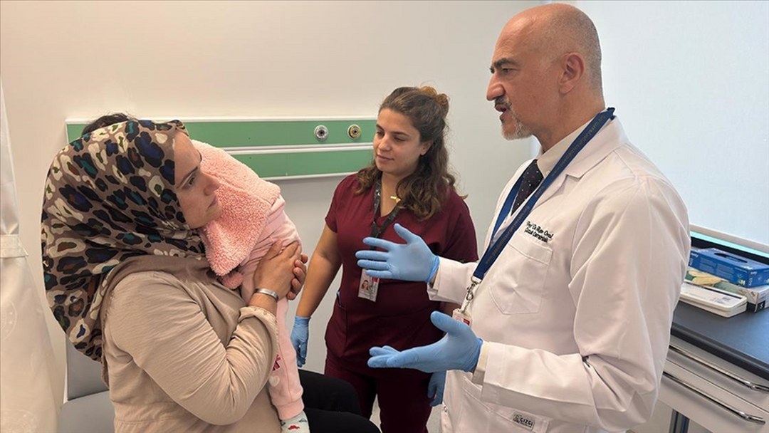 Evinde çıkan yangında vücudu yanan 2 yaşındaki Meryem, “hassas” tedaviyle iyileşti