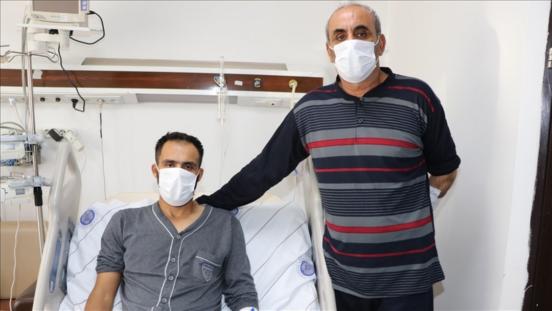 Diyalize mahkum eden “sinsi hastalıktan” babasının böbreğiyle kurtuldu