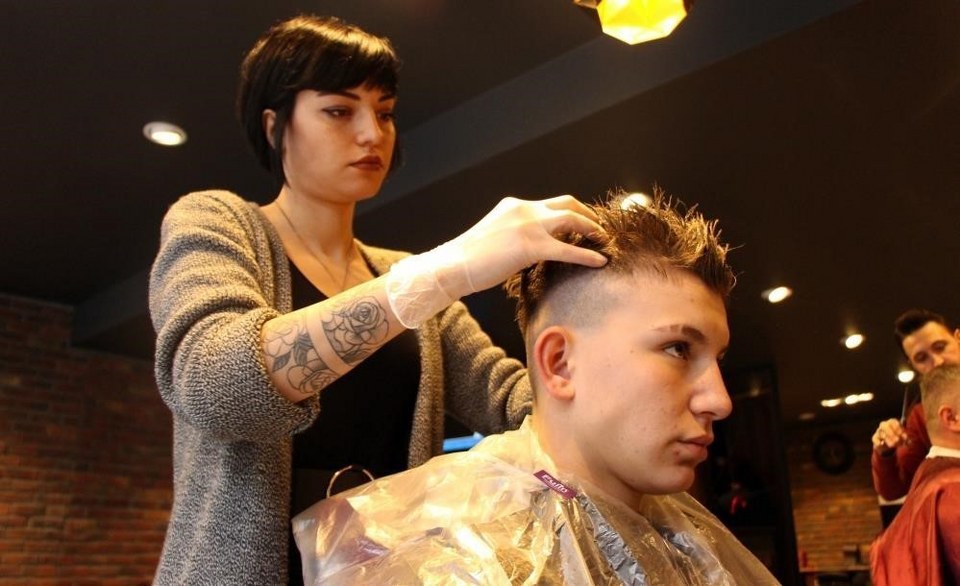 Kış ayları öncesi saç dökülmesine karşı uyarı: “Saçın da neme ihtiyacı var”