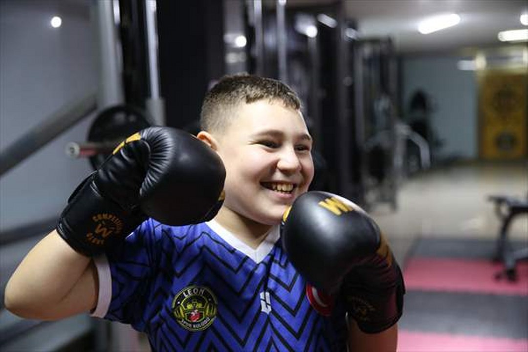 Özel birey Alptuğ Ali’nin mutluluğu için ailece spora başladılar