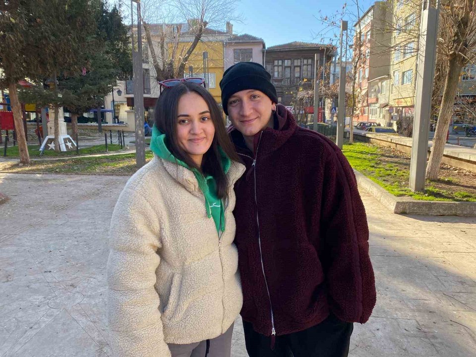 Edirne’de kanseri yenen genç mimarı, vatandaşlar trafikte korna çalarak kutladı