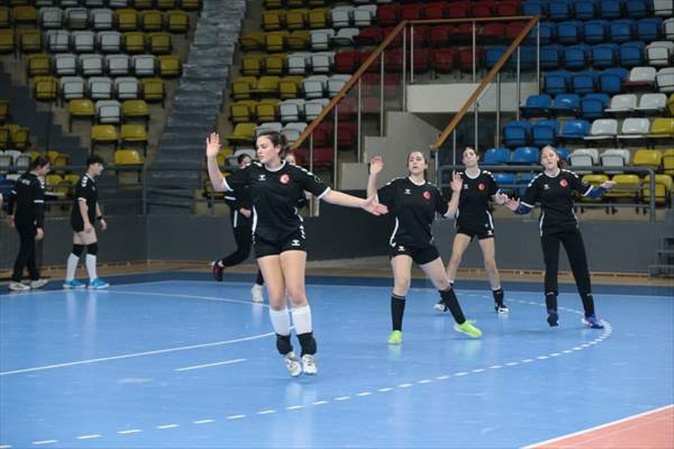 Genç milli hentbolcular, Akdeniz Konfederasyon Kupası’na Bolu’da hazırlanıyor