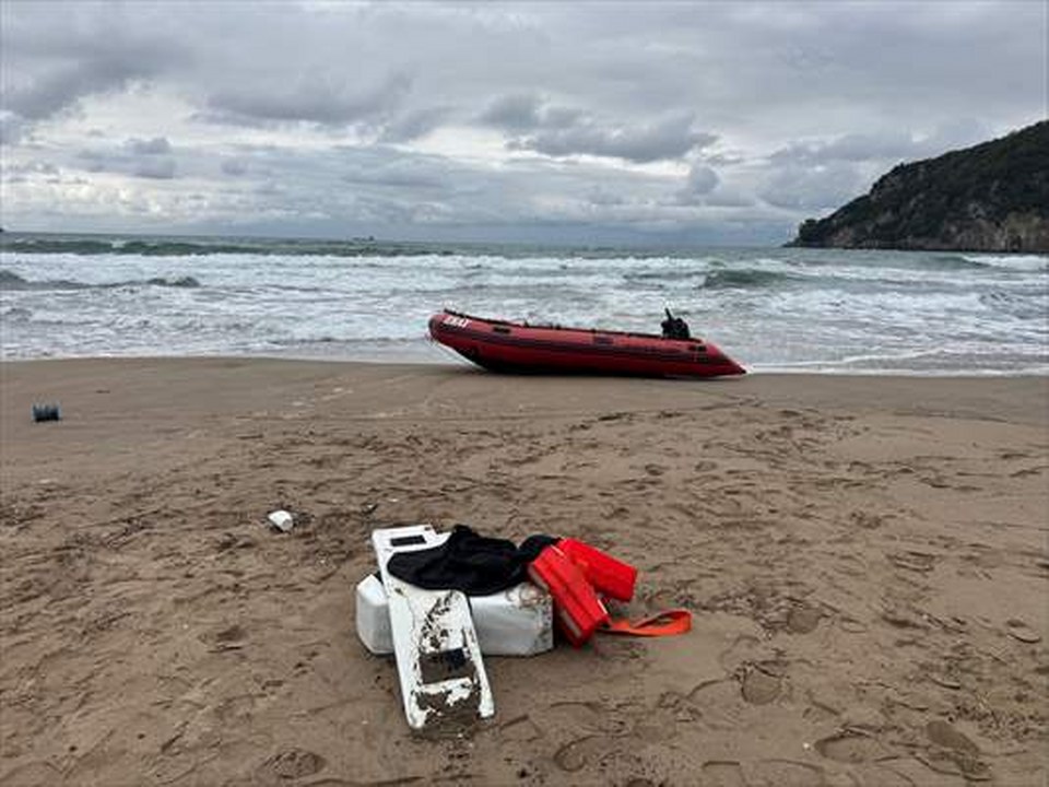 Bartın’da şişme botun alabora olması sonucu denize düşen 2 kişi kurtarıldı
