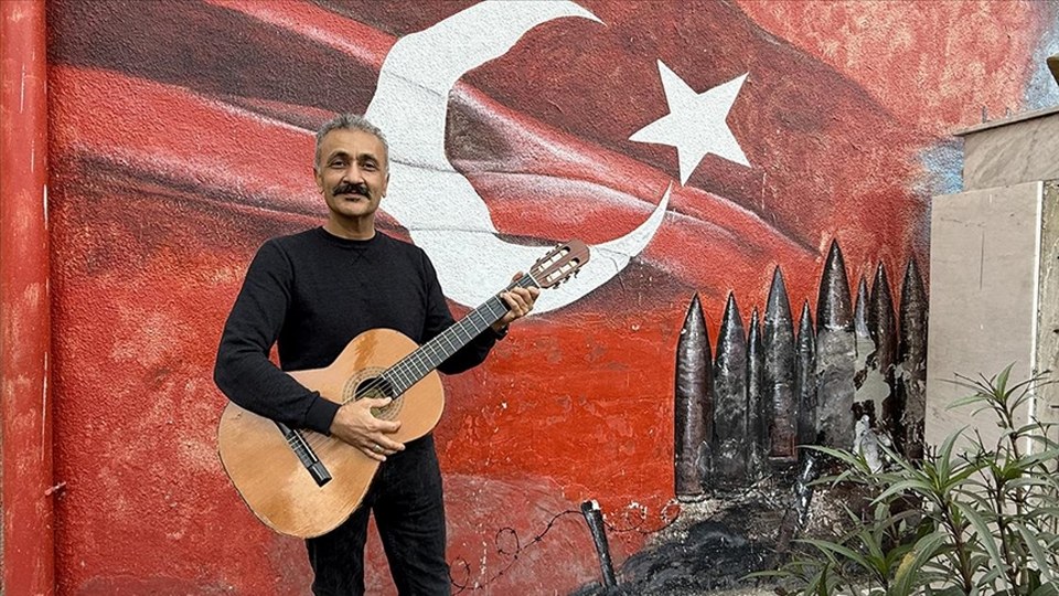 Müzik öğretmeni bestelediği şarkıyla öğrencilerine organ bağışı bilinci aşılıyor