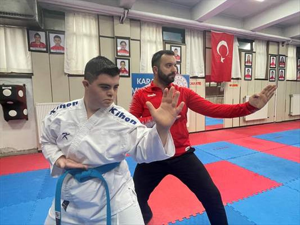 Karateyle hayatına artı değer katan down sendromlu genç yeni başarılar peşinde