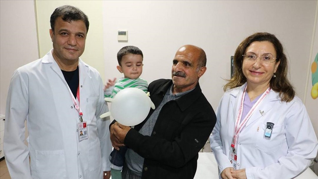 Van’da kalbi yarım doğan bebek, İstanbul’da uygulanan tedaviyle hayata tutundu