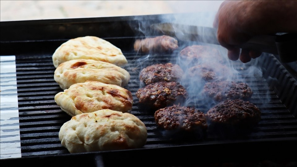 Balkanların kaşarlı köftesi Şarska, Kuzey Makedonya’nın vazgeçilmez lezzetleri arasında yer alıyor