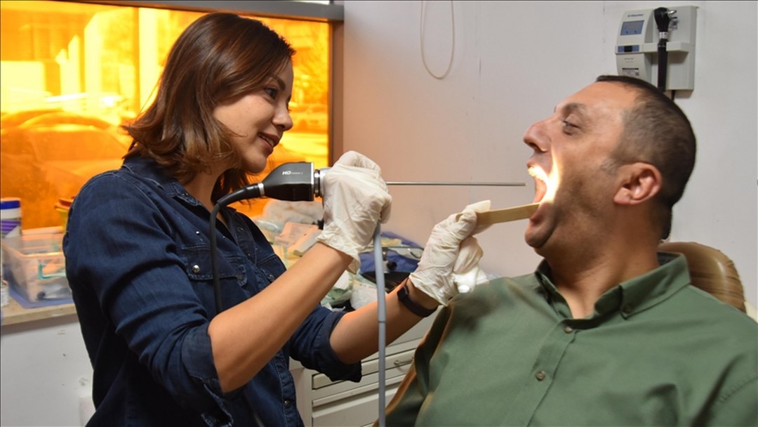 Bitlis’te kadın doktorlar hastaları sağlığına kavuşturmak için mesai harcıyor