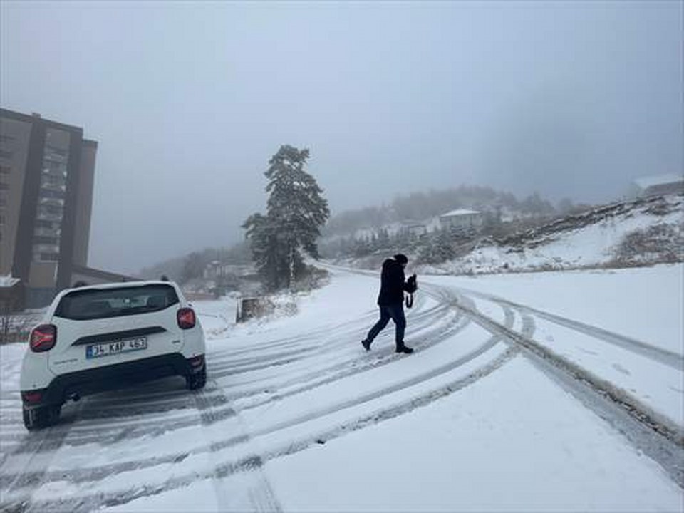 Bolu’nun yüksek kesimlerinde kar yağışı etkili oldu