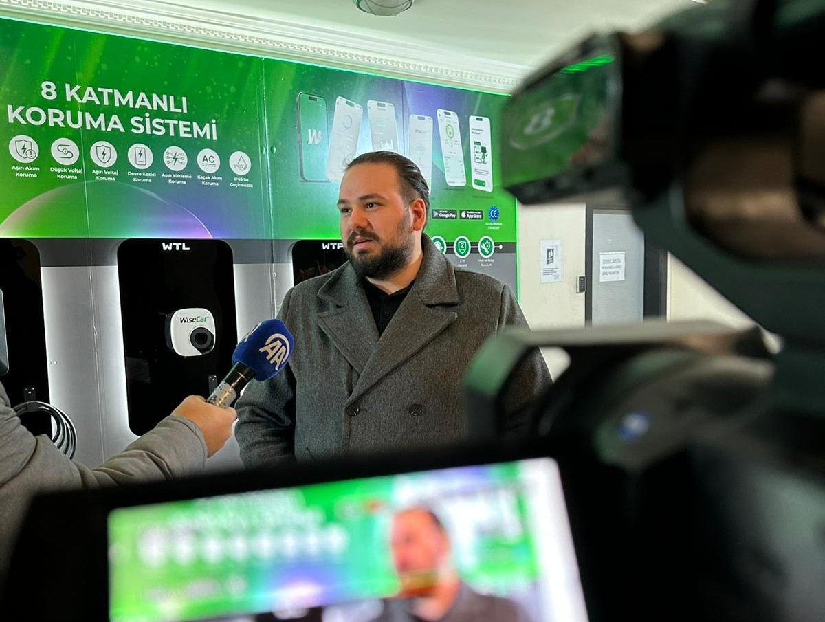 Bilim kurgu dizisinden etkilenen genç mühendis, yapay zekalı araç şarj ünitesi geliştirdi