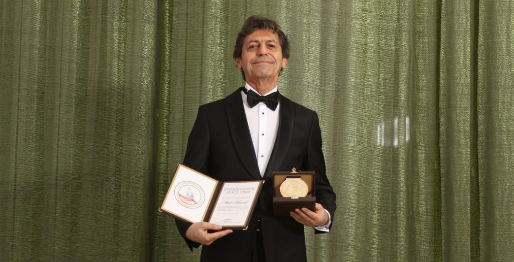 Dünyaca Ünlü Yazar Akif Manaf 2025 Yılı International Peace Prize Ödülü’nü Aldı
