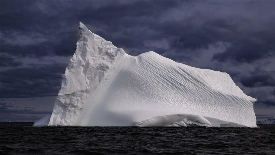 Grönland’ın Prudhoe buz tabakası, yaklaşık 7 bin yıl önce 2100 için öngörülen sıcaklıklarda eridi
